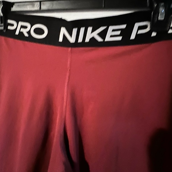 Nike work out leggings for women size XL in red - Picture 3 of 6